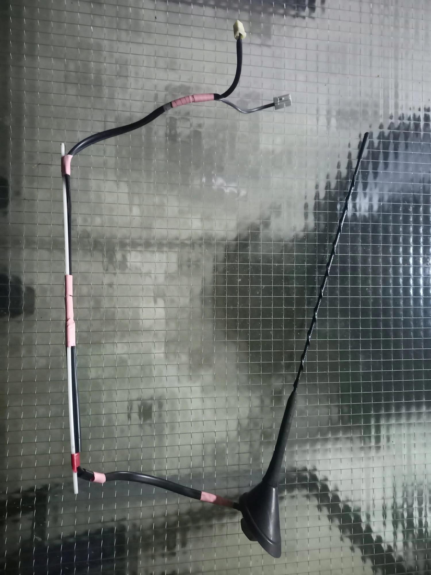 АНТЕНА НА ДАХ TOYOTA RAV4 2. 2D4D