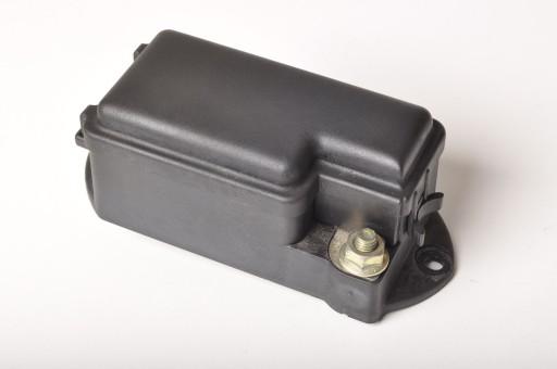 ASTON MARTIN VANQUISH ТА КОРОБКА ЗАПОБІЖНИКІВ P1 1R12-370535-AC