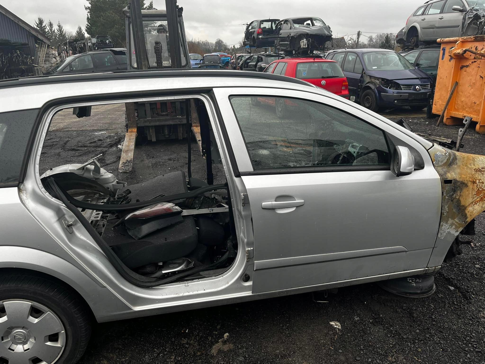 ASTRA H III УНІВЕРСАЛ ПОРІГ ПРАВА СТІЙКА