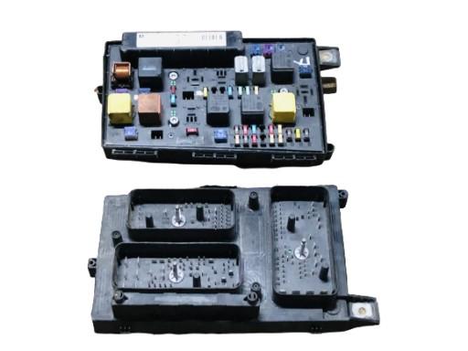 ASTRA H ZAFIRA B БЛОК ПРЕДОХРАНИТЕЛЕЙ 13206747