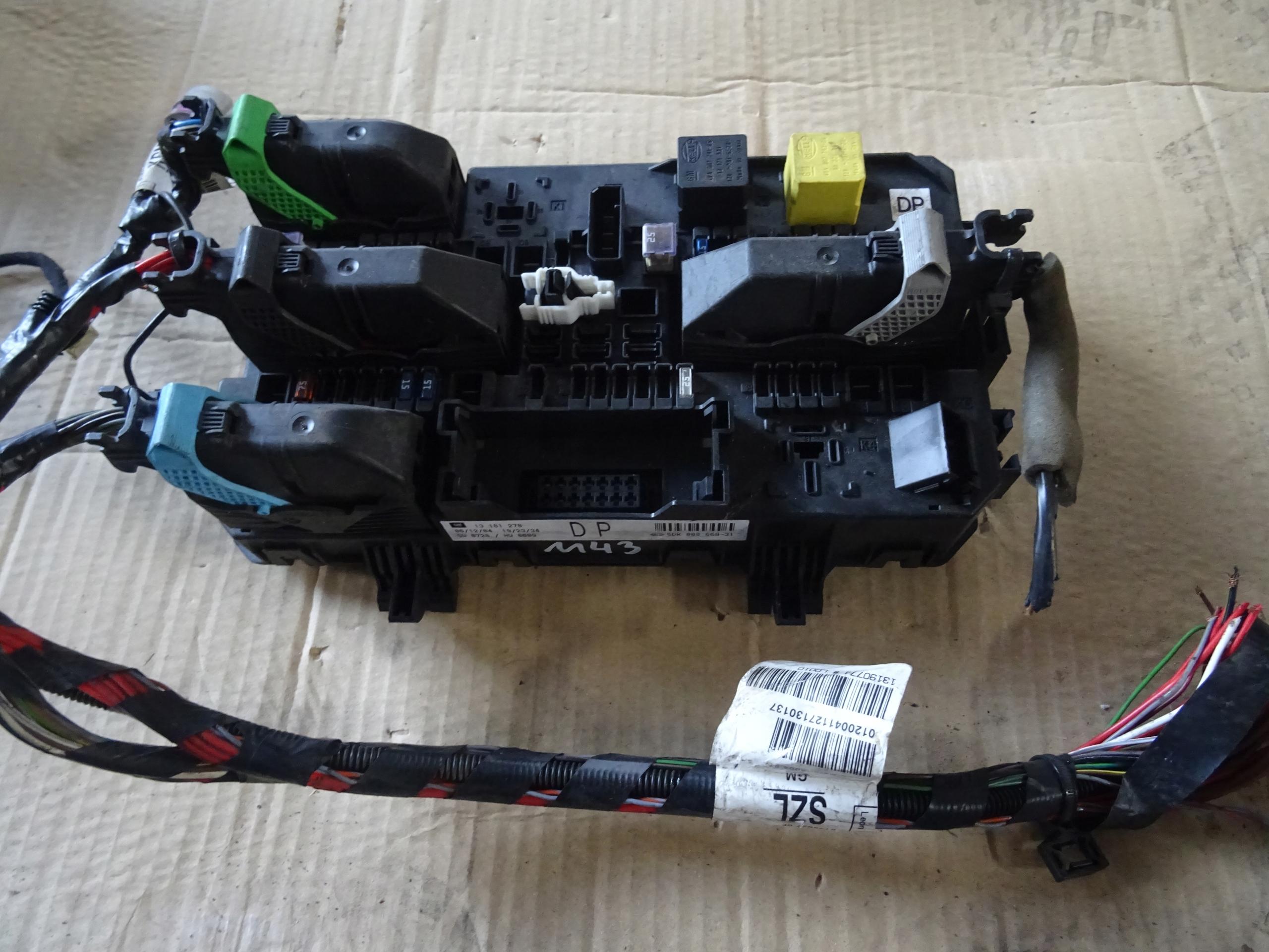 ASTRA III ZAFIRA B КОРОБКА МОДУЛЬ BSI 13181279 DP