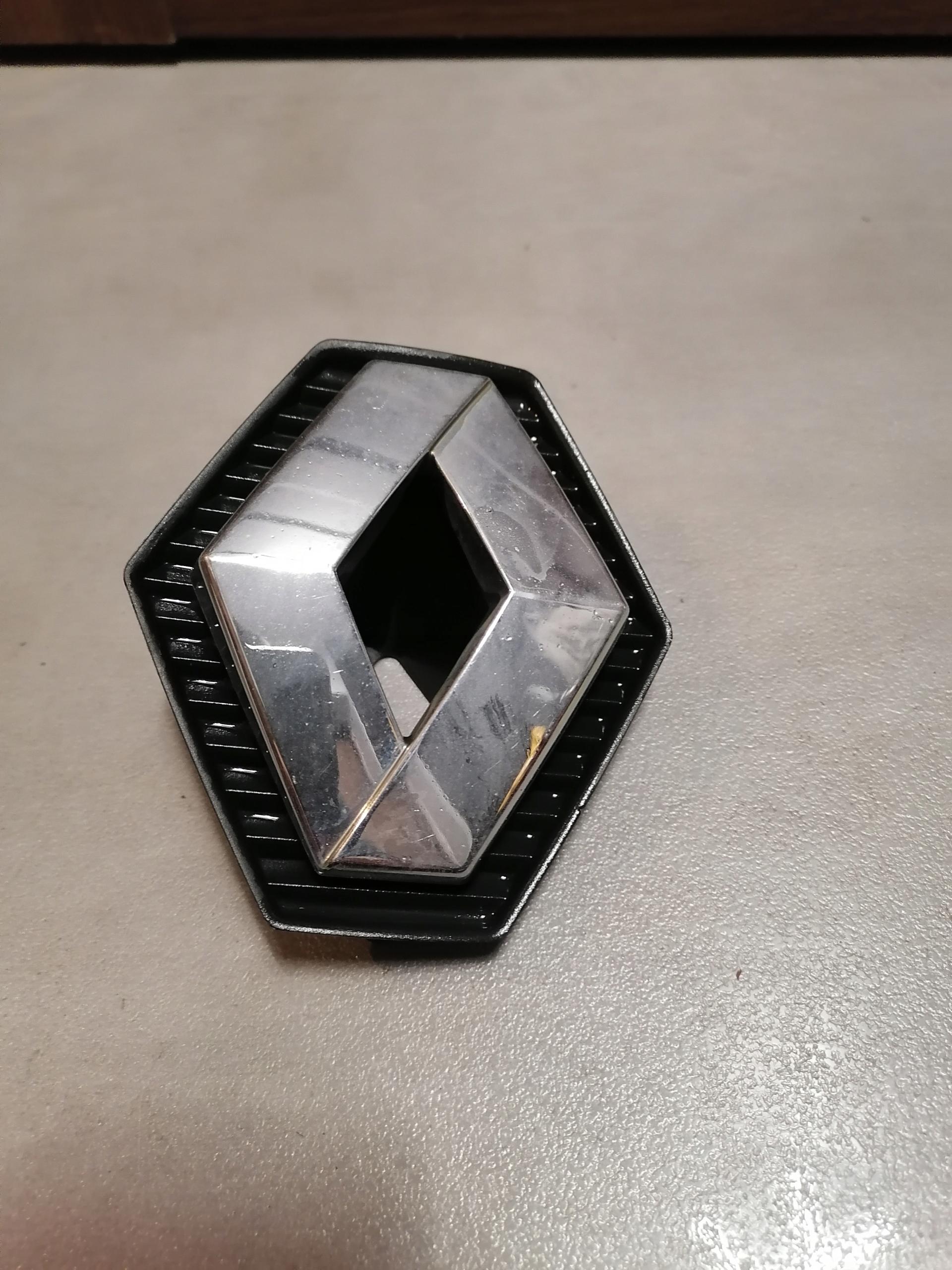 РЕШЕТКА ГРИЛЬ RENAULT CLIO II 8200070031