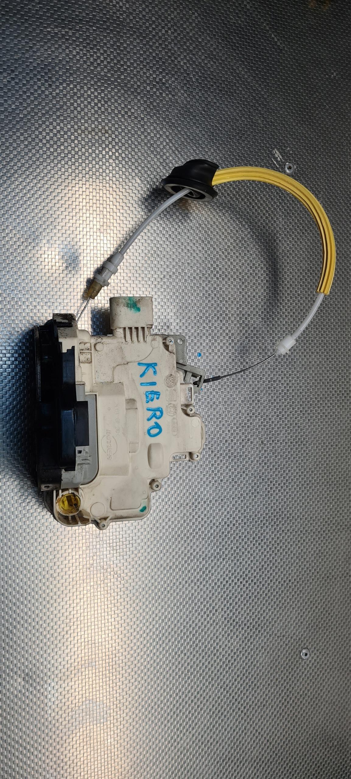 AUDI A3 8P 2.0 TFSI SPORTBACK замок дверей водія