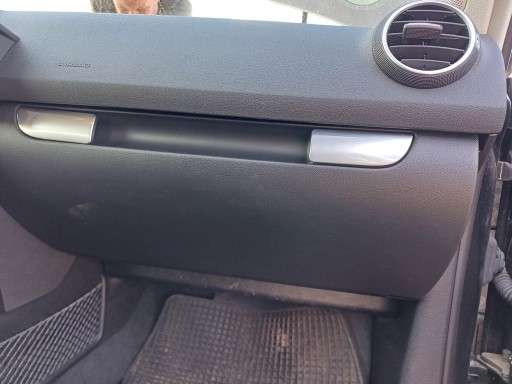 AUDI A3 8P 3D 04 ПАСАЖИРСЬКА РУКАВИЧКА ЄВРОПА