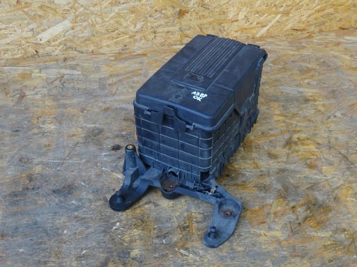 3C0915335 - AUDI A3 8P GOLF VI 2.0 TDI базовый корпус аккумулятора 1K0915325A