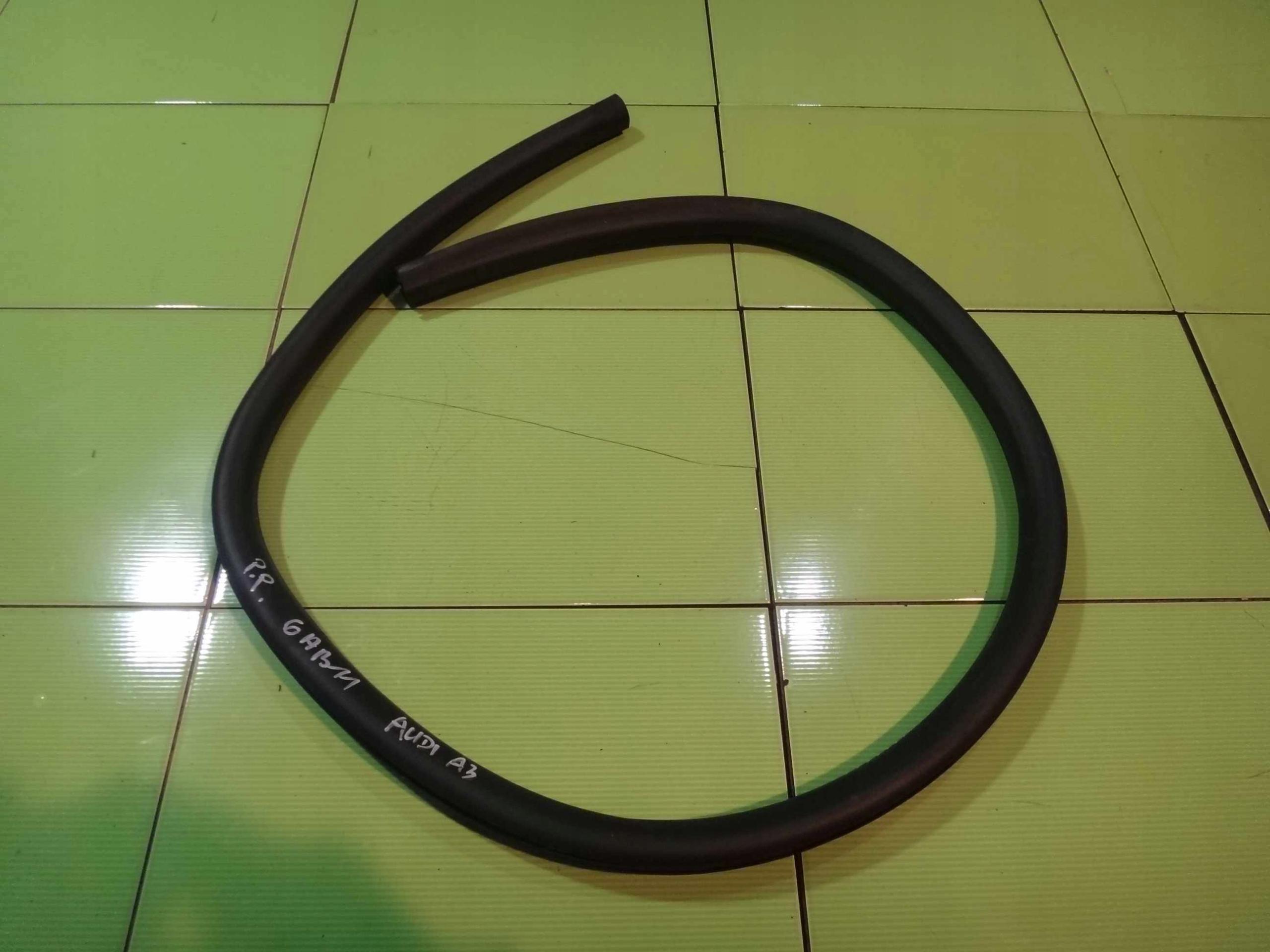 AUDI A3 8P LIFT 09R кабріолет ущільнення правої двері