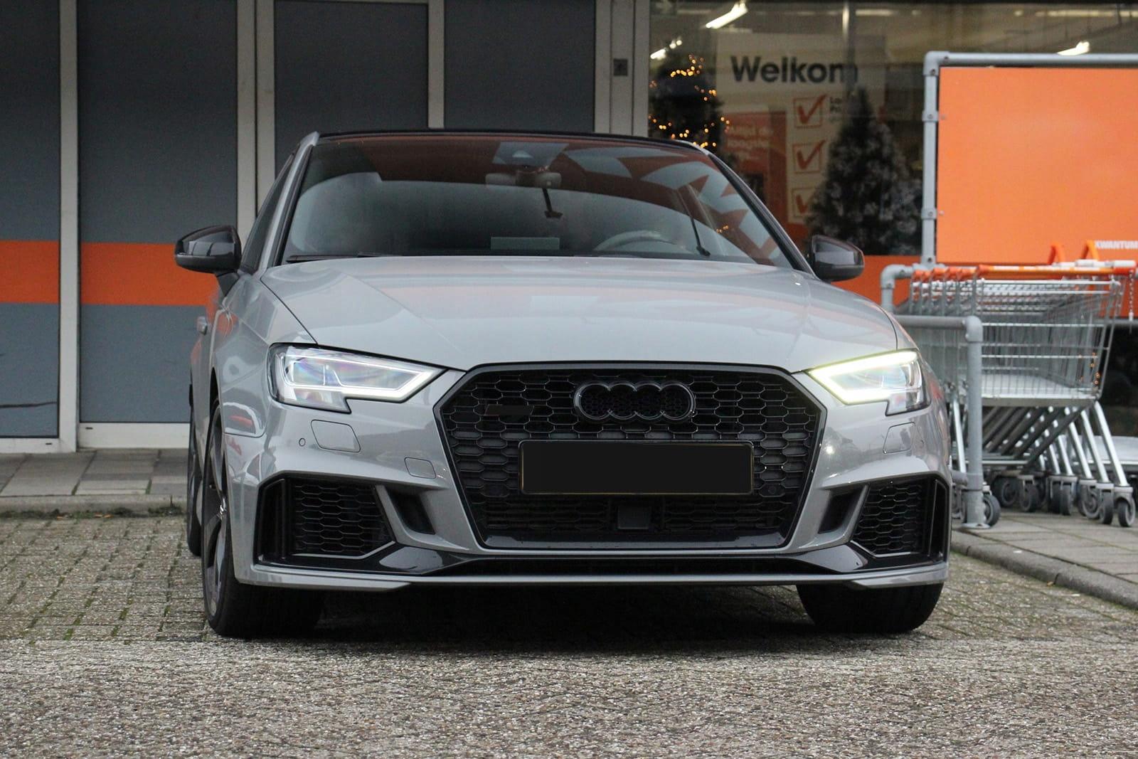 AUDI A3 8V 2017-2020 HB решетка радиатора стиль RS3