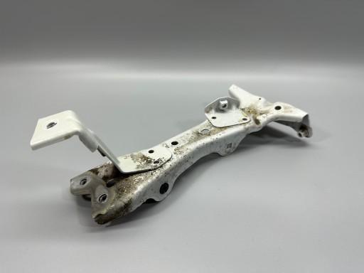 AUDI A3 8V кронштейн крыла правый 8V0821168A LS9R