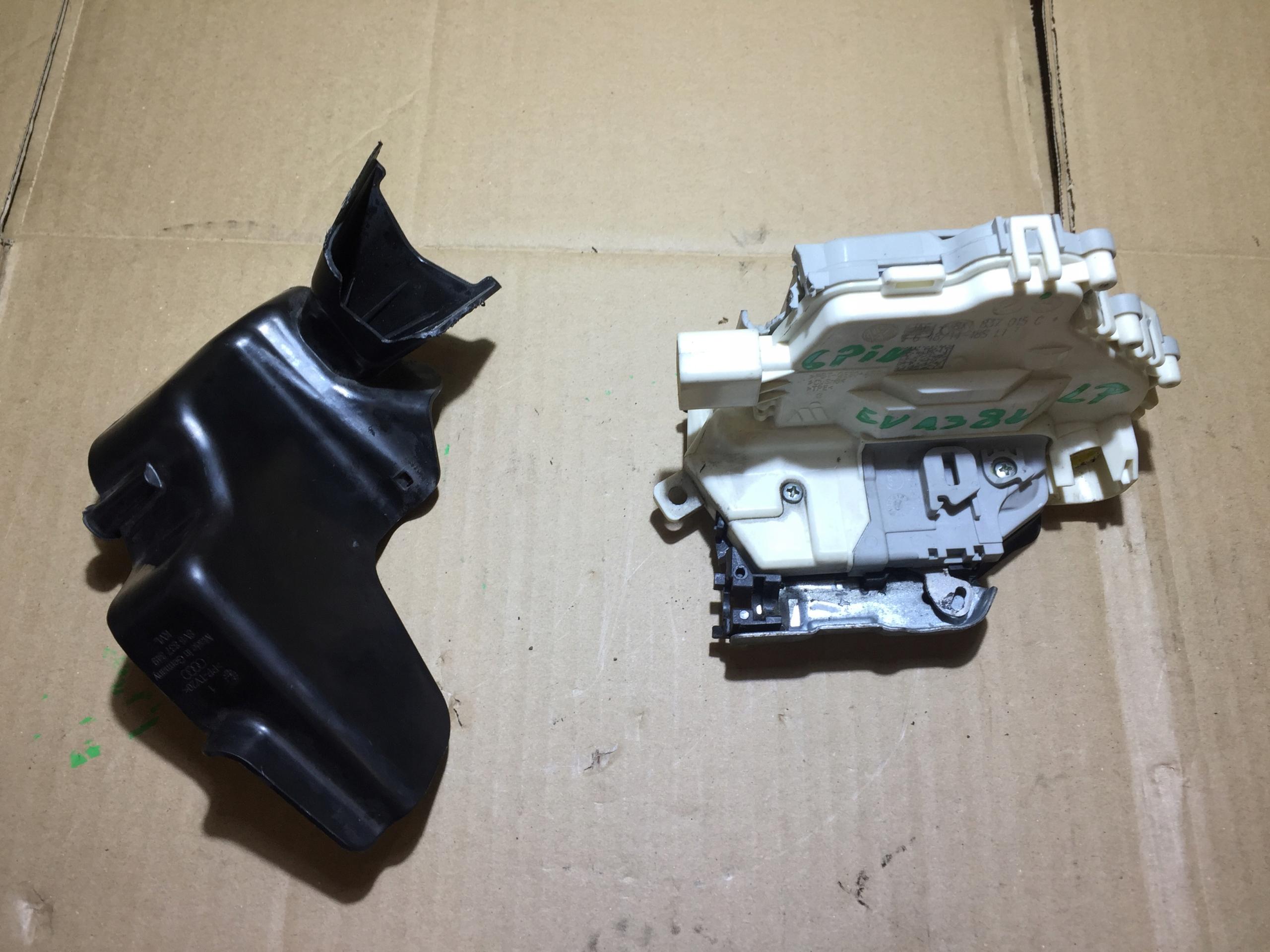 AUDI A3 8V замок двери левый передний 6 PIN 8X1837015C