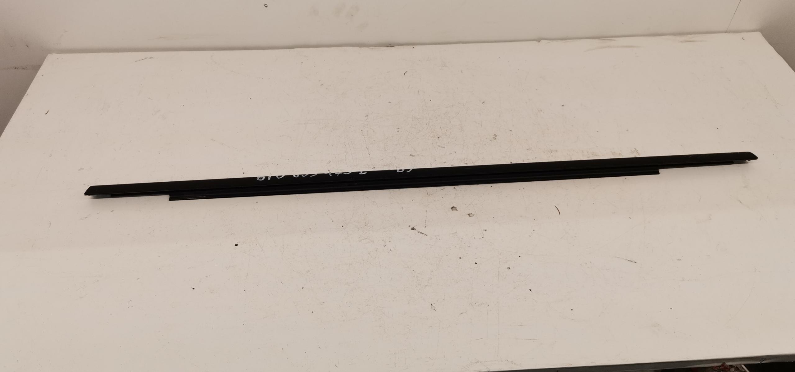 8Y0839475E - AUDI A3 8Y скребок для скла двері лівий задній