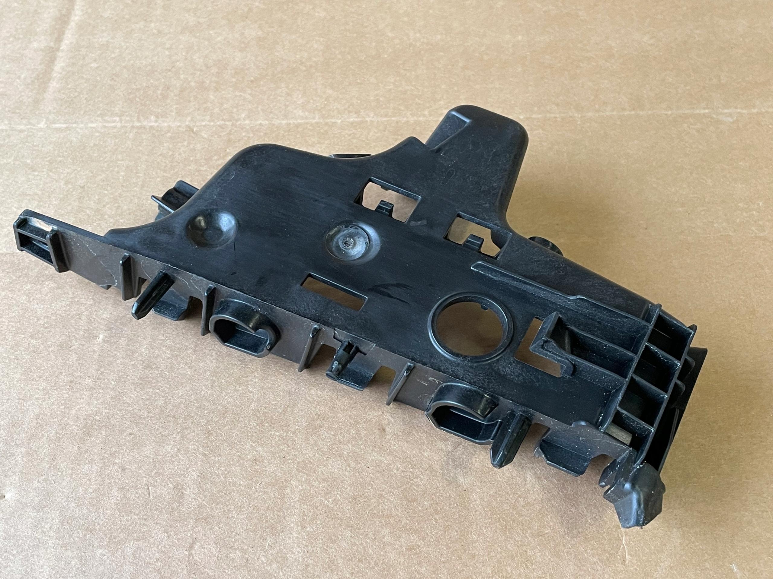 8Y0807184 - AUDI A3 8Y слайд крыло крепление правый передний