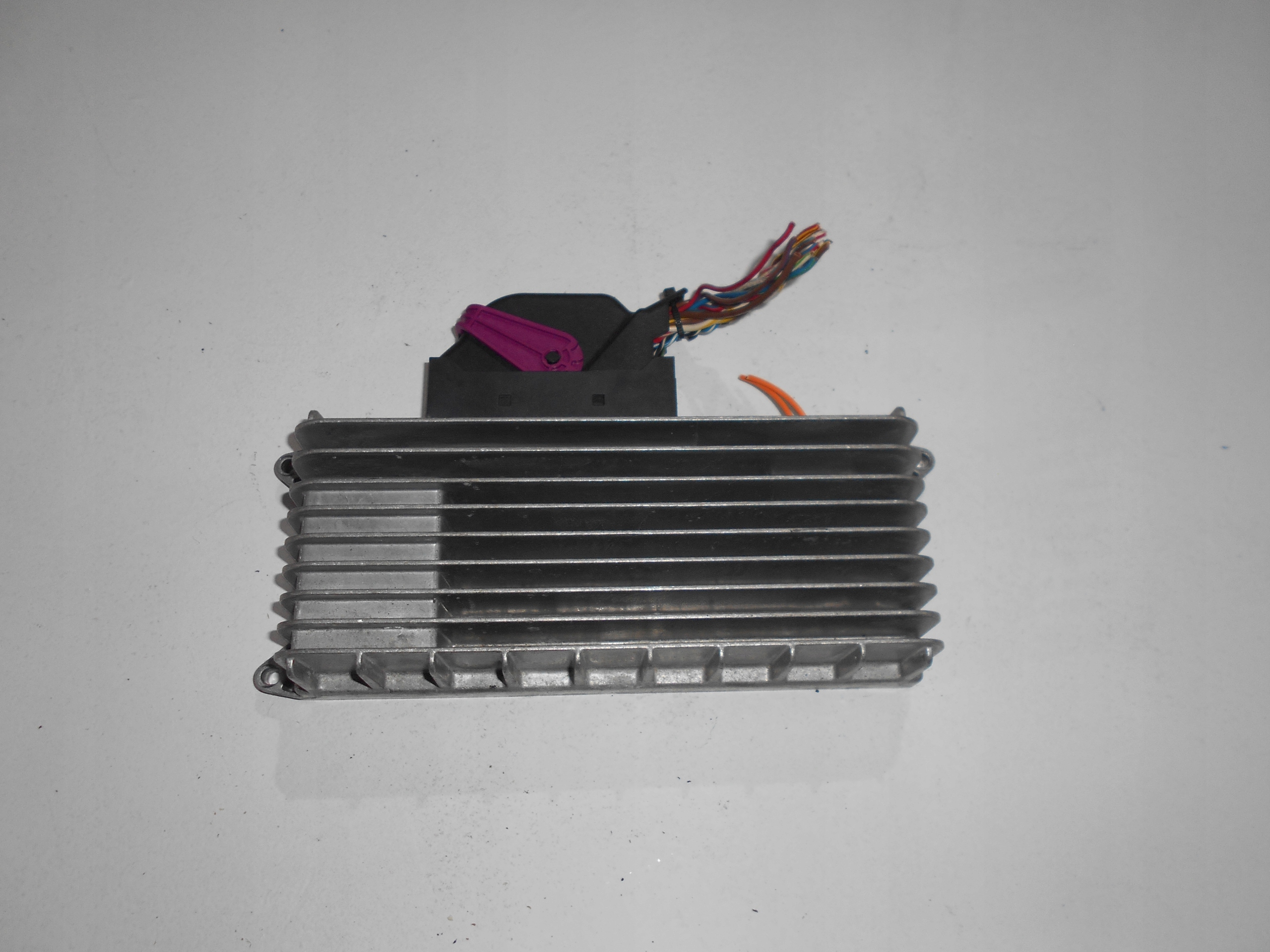 8T0035223P - AUDI A4 A5 A6 модуль аудио усилитель