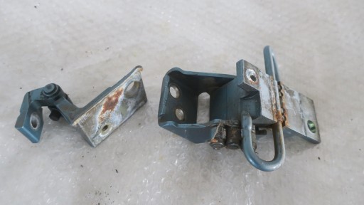 AUDI A4 B5 B6 96-03 передня ліва дверна петля 8D0831411F