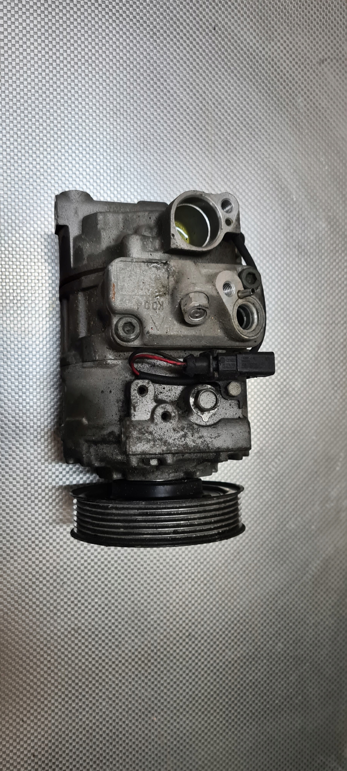 8E0260805F - AUDI A4 B6 3.0 ASN V6 компрессор Компрессор