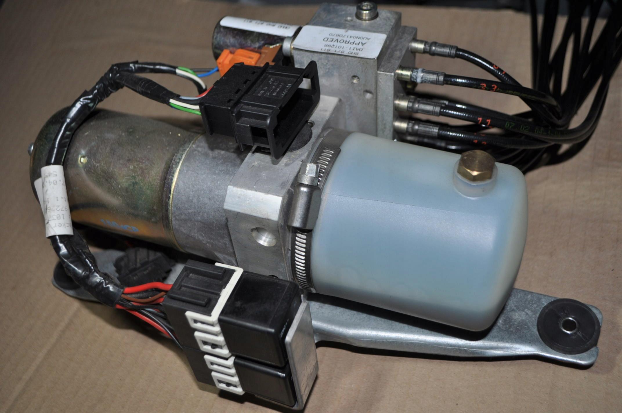 8H0871611 - AUDI A4 B6 B7 кабріолет мотор насос даху