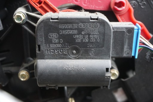 AUDI A4 B6 B7 SEAT EXEO двигун закрилків обігрівача 8E1820511 0132801301