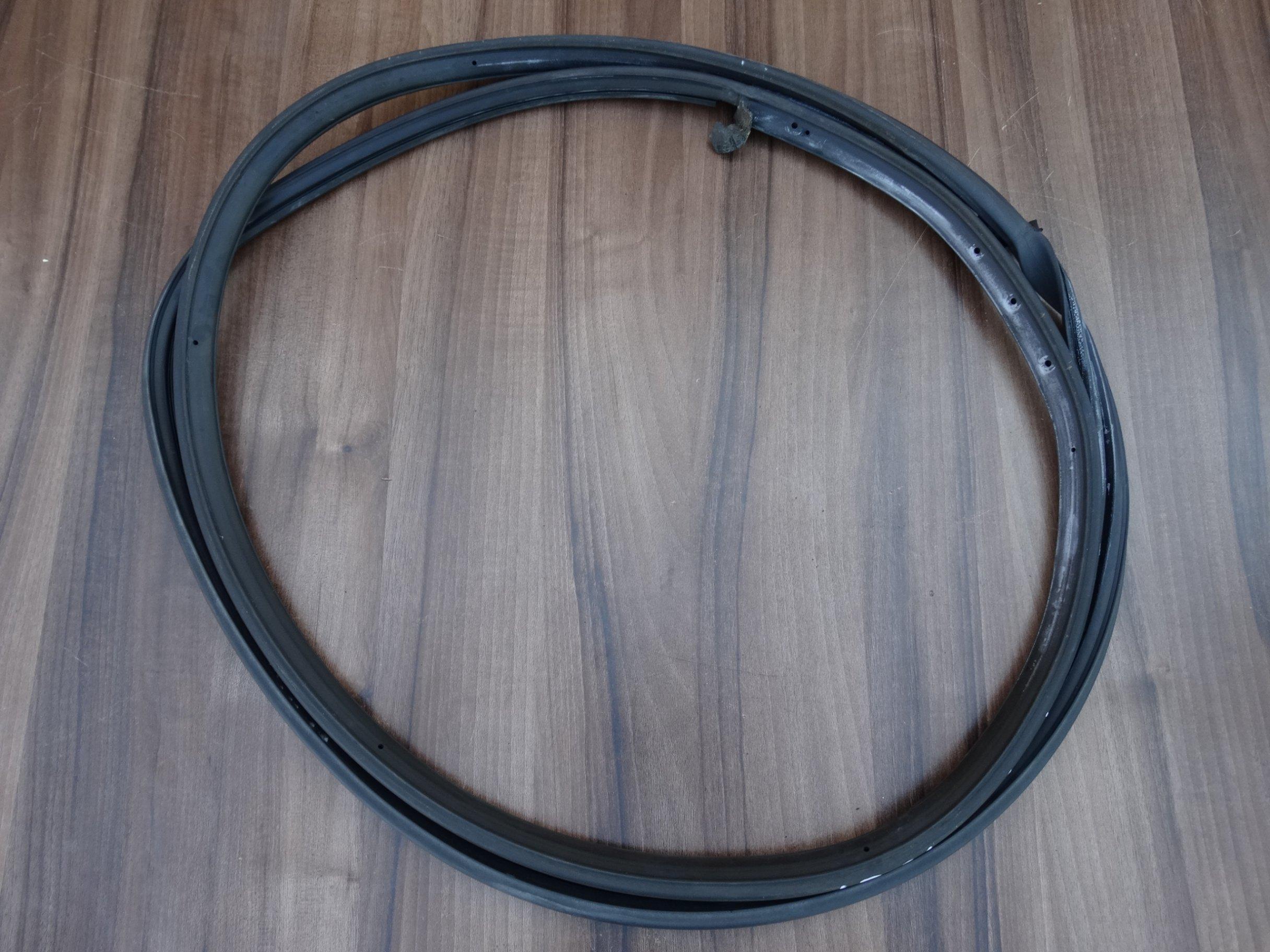 8E0837911 - AUDI A4 B6 B7 дверь уплотнение слева спереди ORG