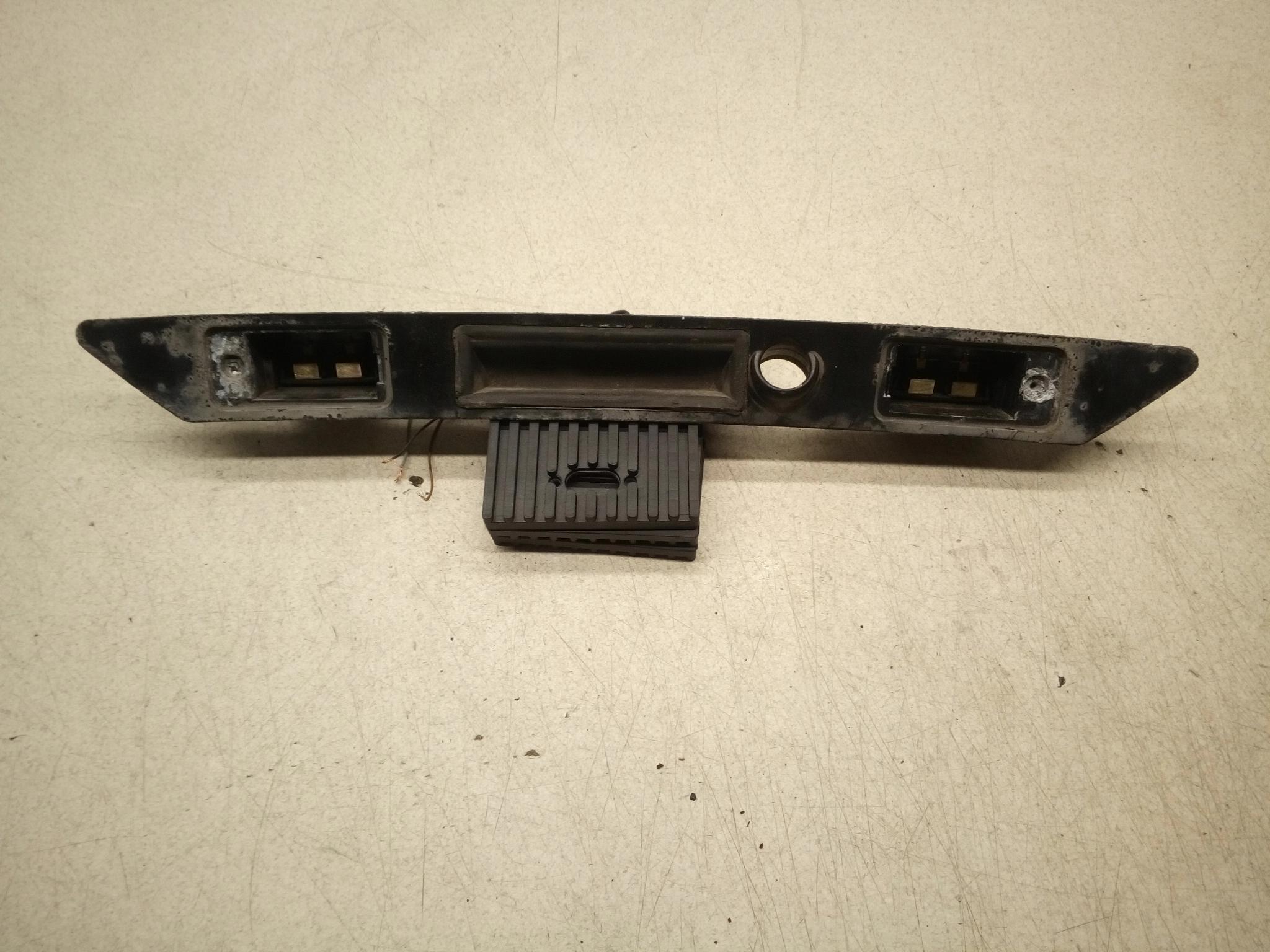8E0827 - AUDI A4 B6 дверная ручка бленда микро контакт багажника
