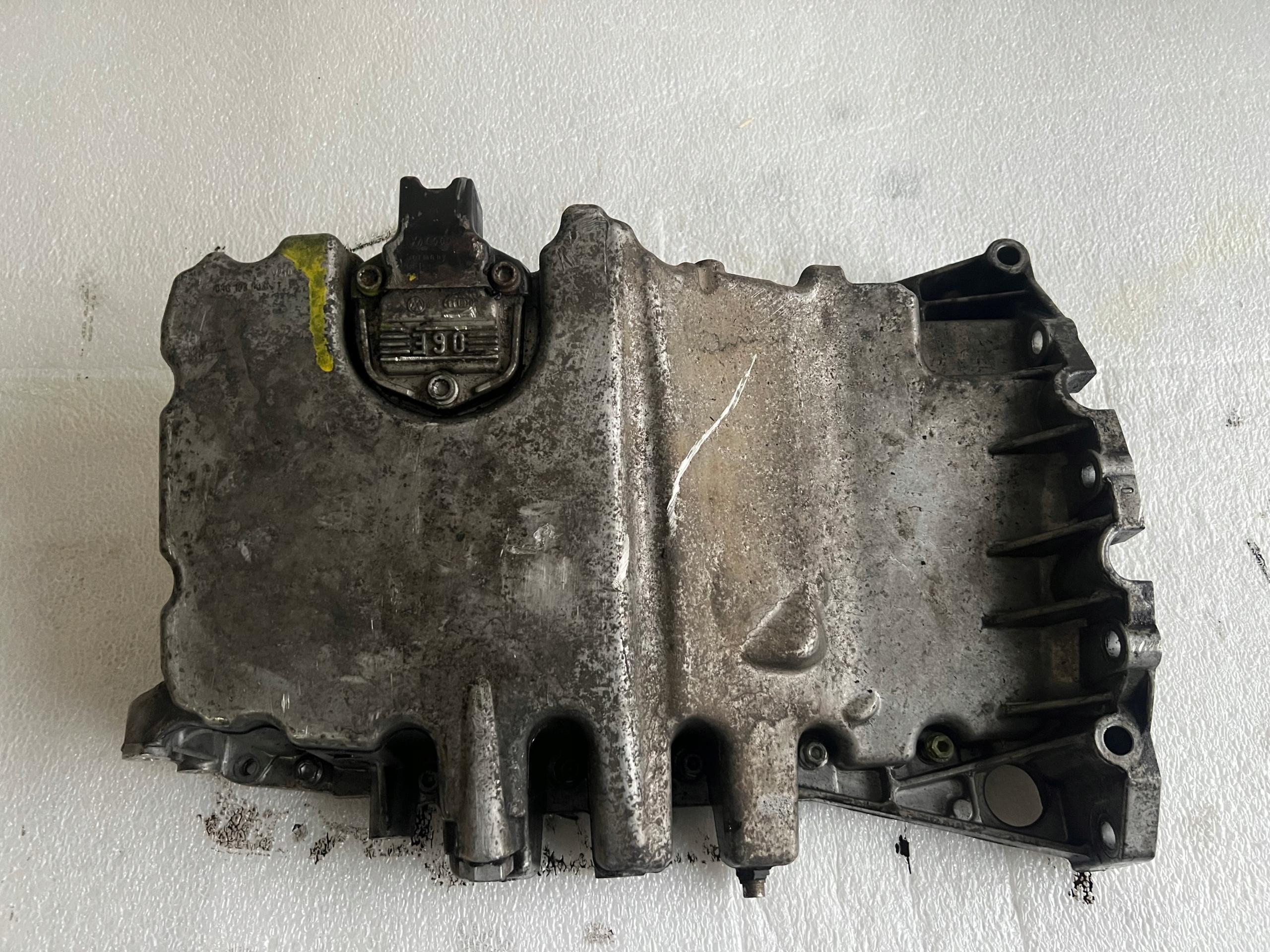 AUDI A4 B7 2.0 TDI BRE масляний піддон 03g103603j