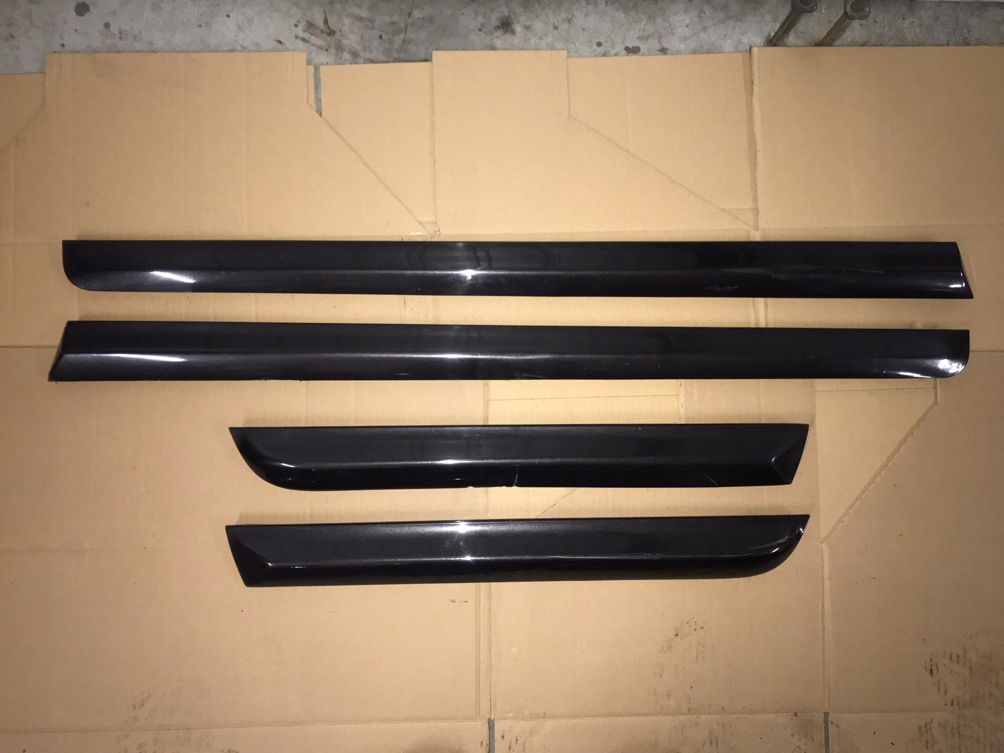 8E0853969D 8E0853970D - AUDI A4 B7 дверні молдинги S-LINE комплект LZ7L