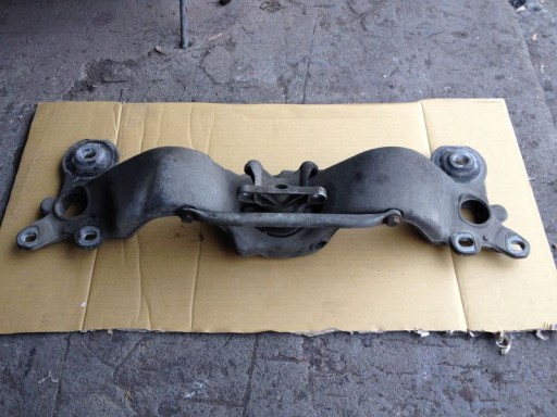 AUDI A4 B7 опора коробки подушка 8e0399263ag