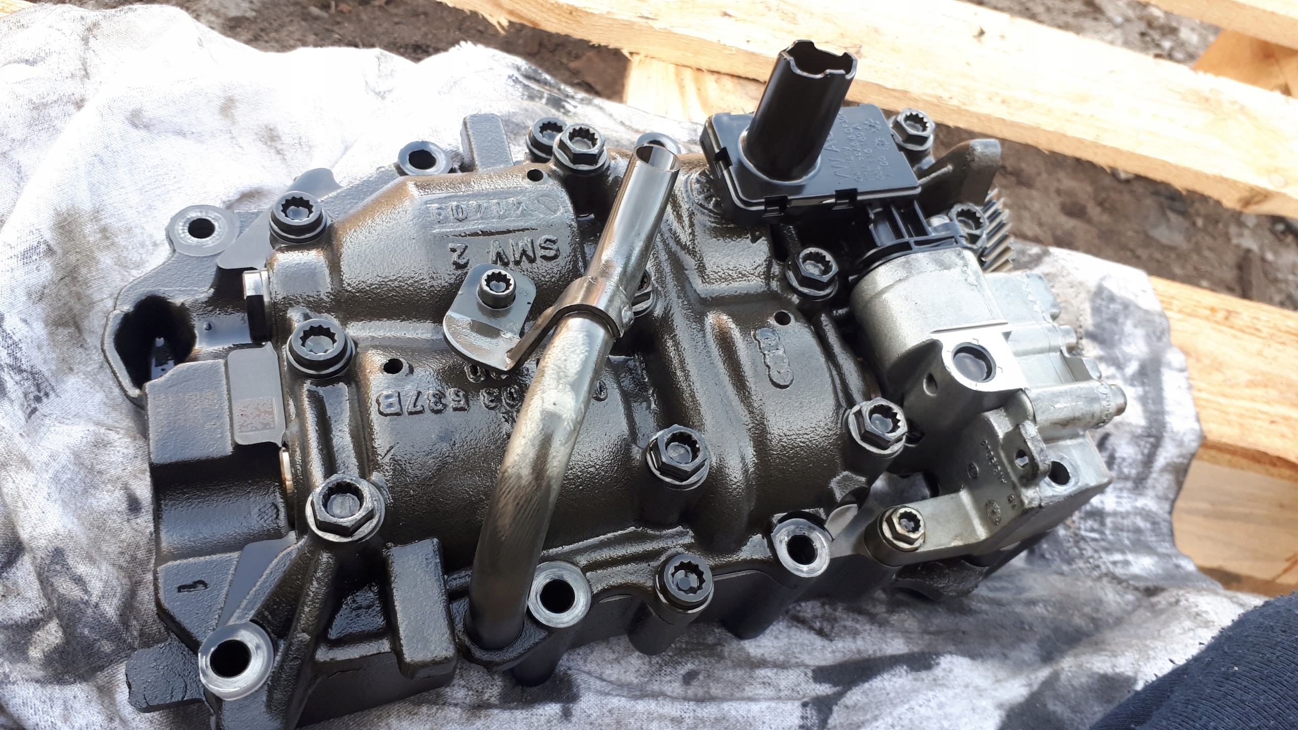 AUDI A4 B8 2.0 TDI масляный насос 03G103537B CAHA