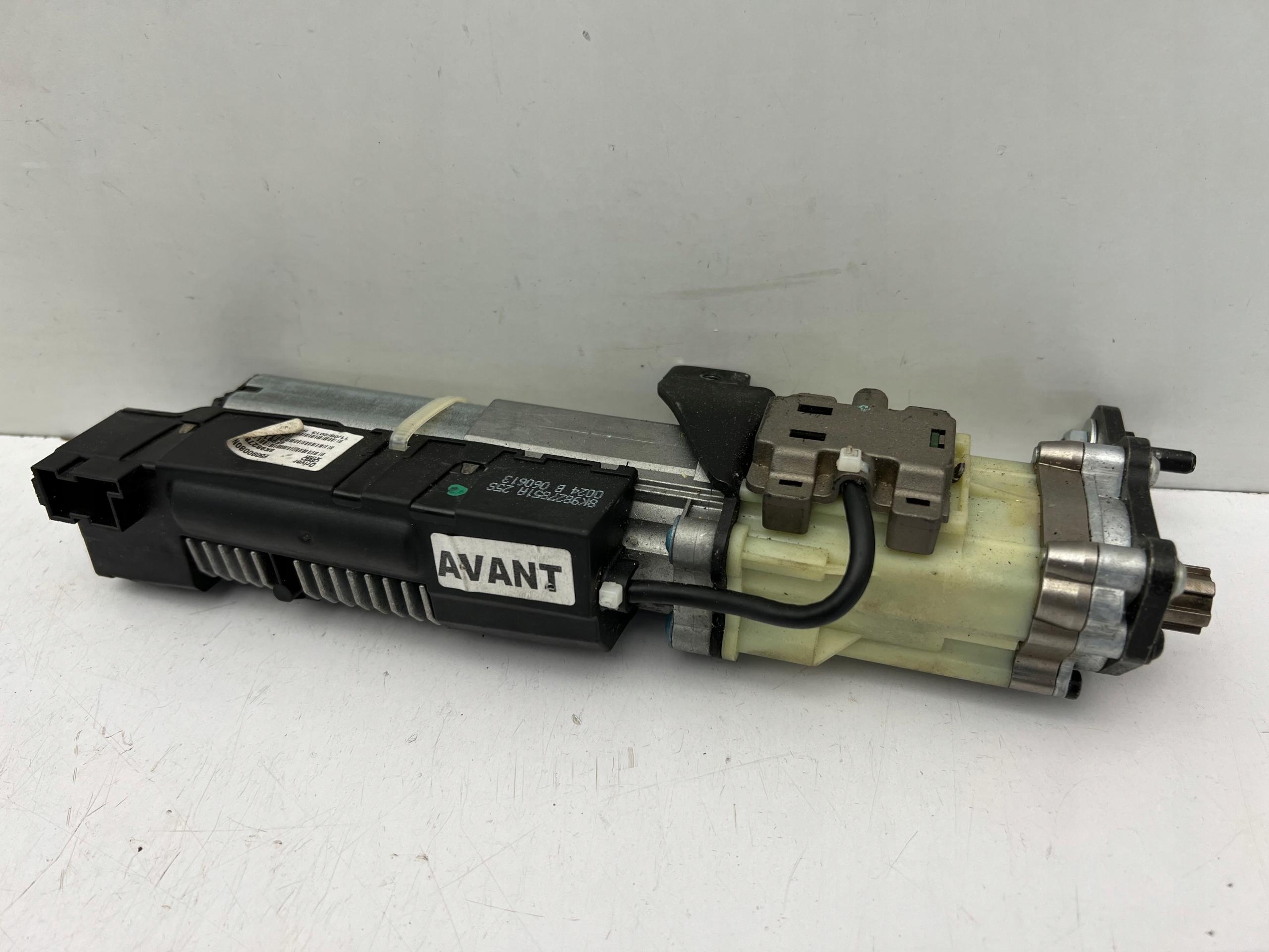 8K9827851A - AUDI A4 B8 8K AVANT привод багажника левый