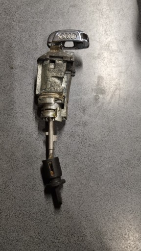 8T1837167 8T1837168 - AUDI A4 B8 S5 A5 8T вставка дверного замка