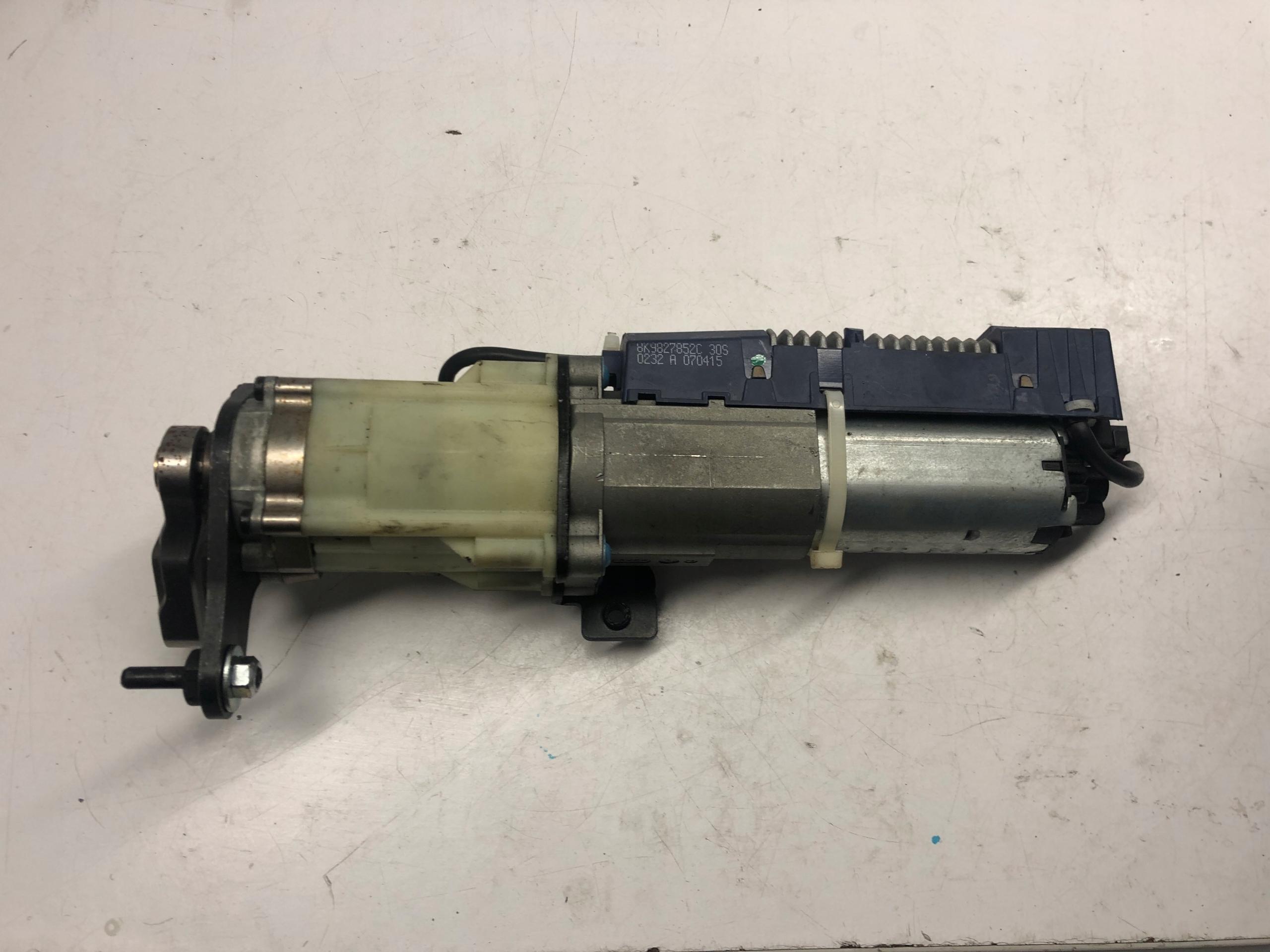 AUDI A4 B8 привод закрылка правый 8K9827852