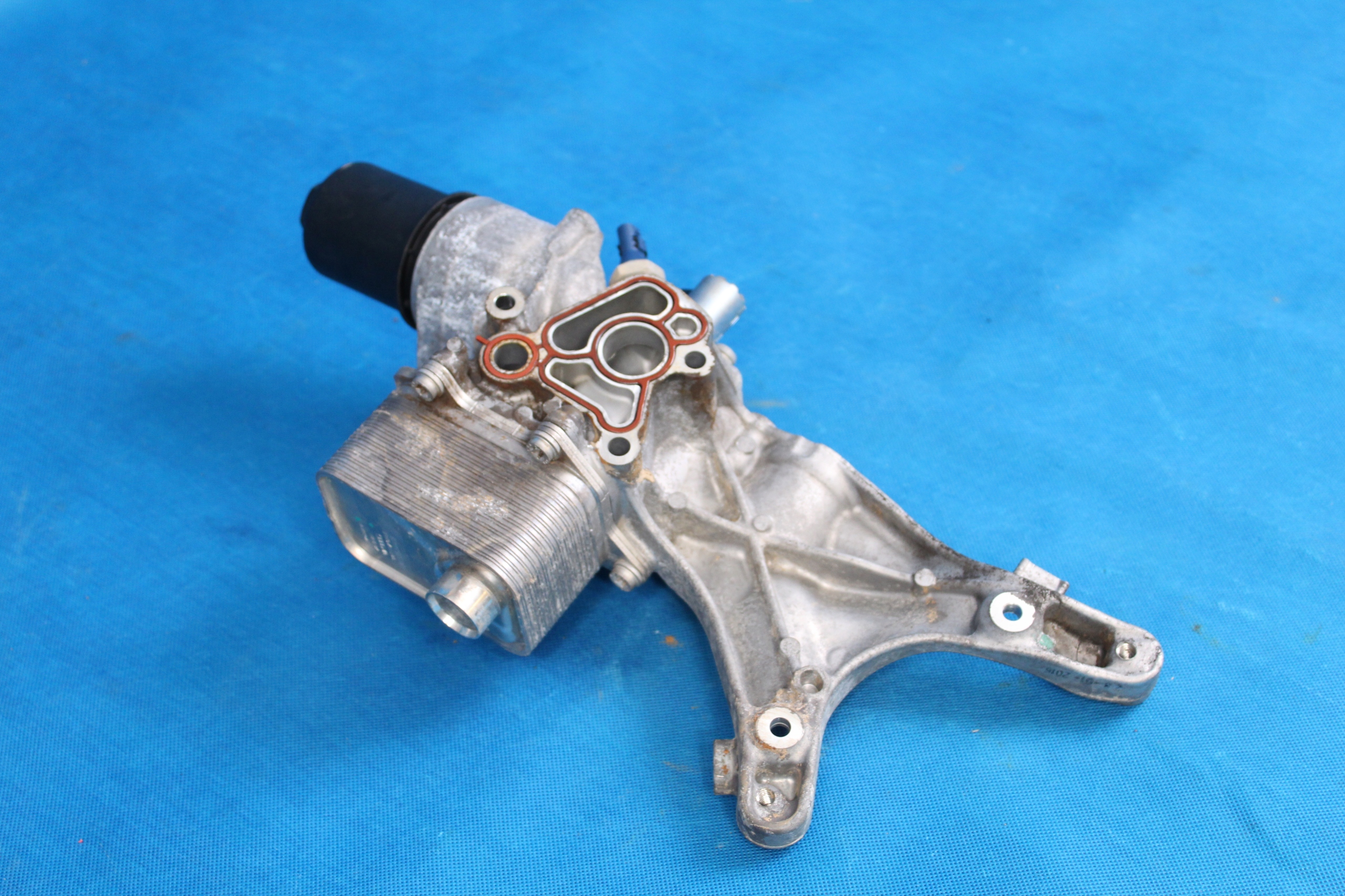 06L903143D - AUDI A4 b9 16R 2.0 TFSI база масляного фільтра