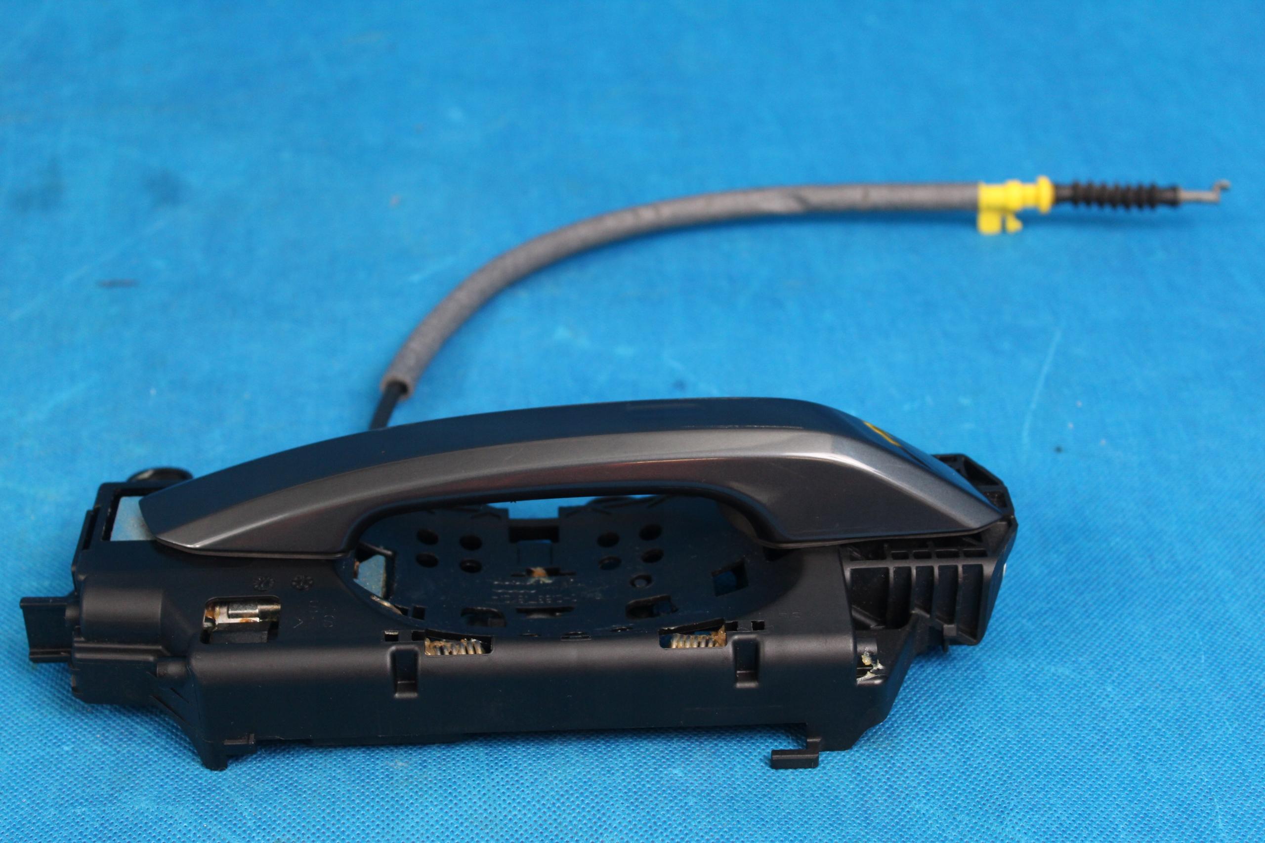 8W0837240 8W0837206B - AUDI A4 b9 ручка дверей передня права Європа 17R