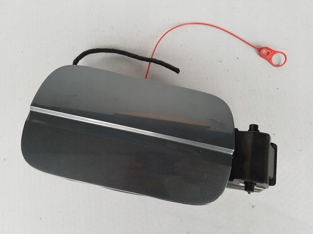 8W0809906 - AUDI A4 B9 крышка топливного бака LZ7S DIESEL