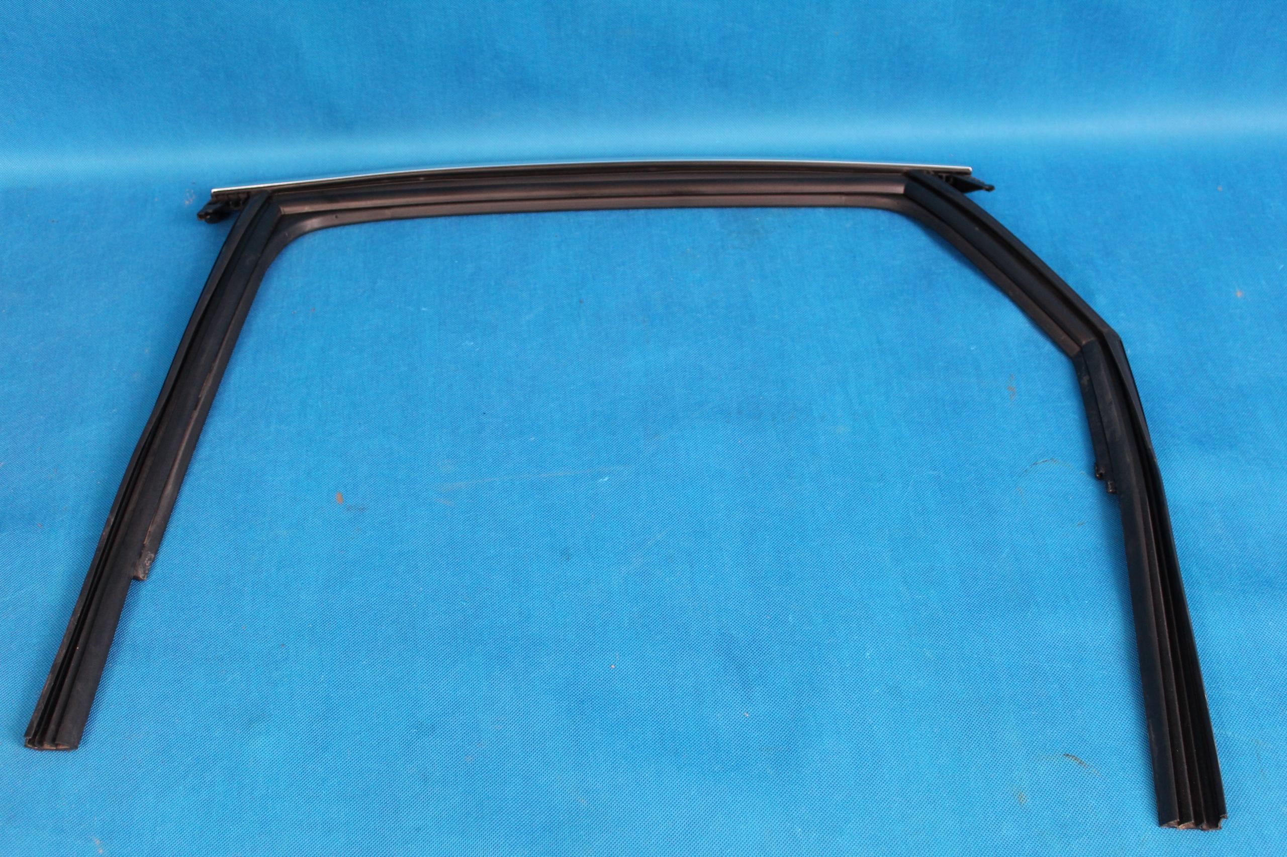 8W9839431C 8W9839643 - AUDI A4 B9 молдинг двери хром задний левый AVANT 16R