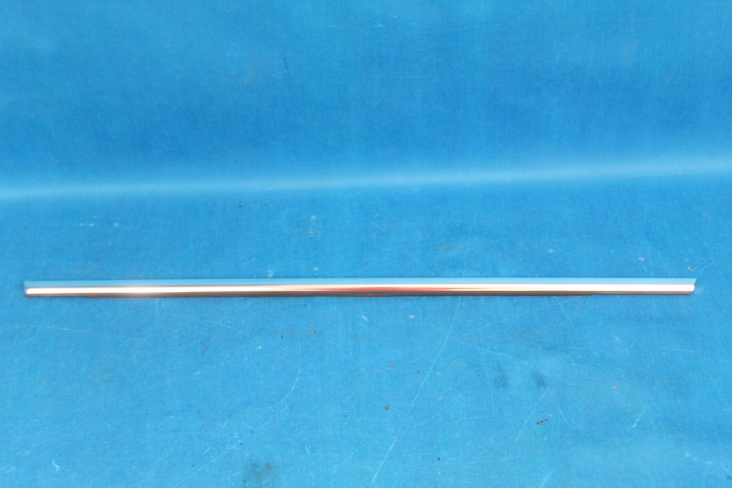 8W0853763E - AUDI A4 B9 молдинг двери хром задний правый 17R