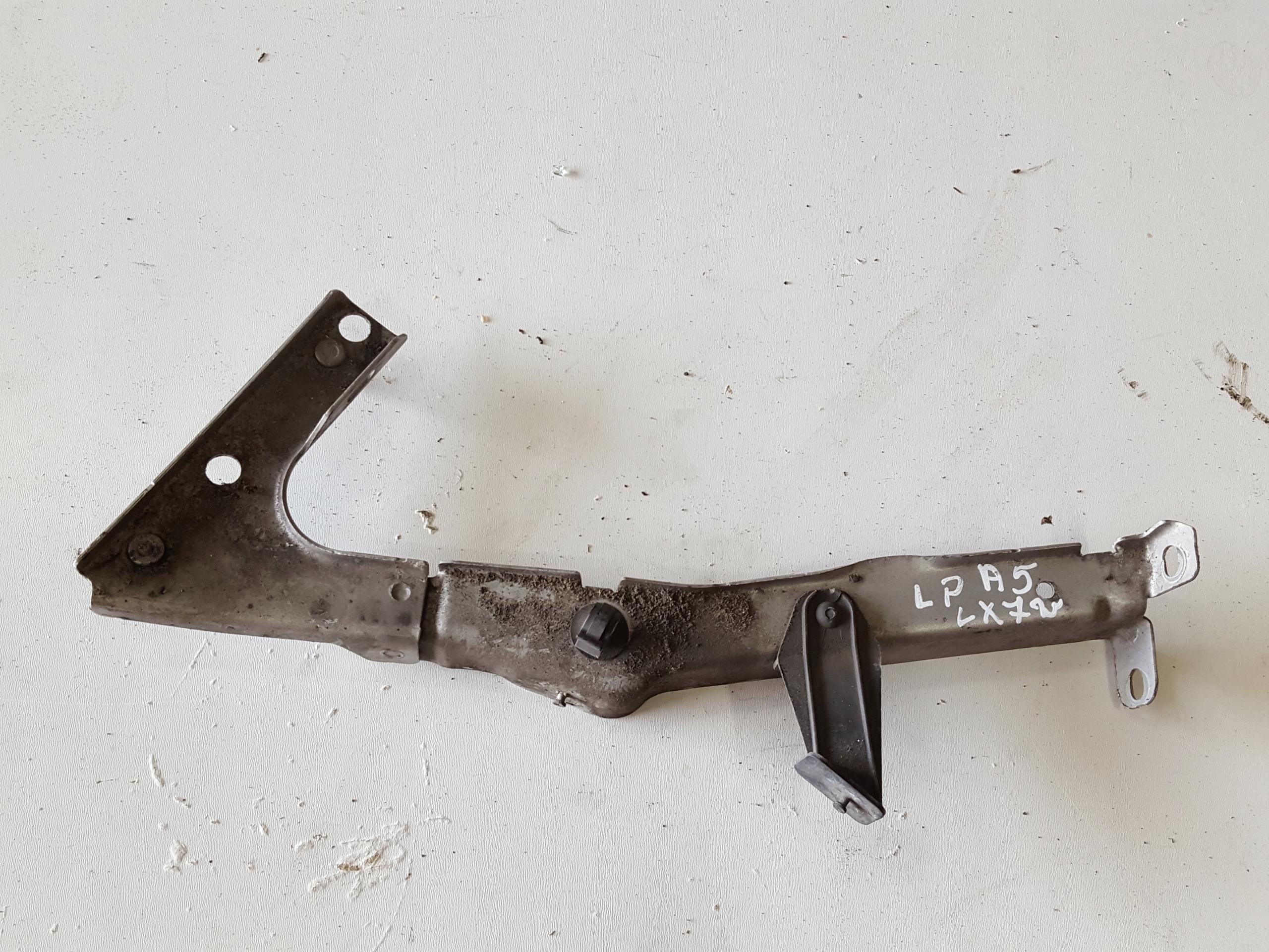 8T0821135B - AUDI A5 8T 07r-кронштейн крыла левый передний LX7W