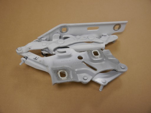 AUDI A5 8W капот шарнір 8W6823301E LS9R