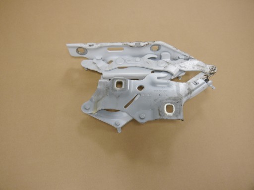 AUDI A5 8W капот шарнір 8W6823302E LS9R