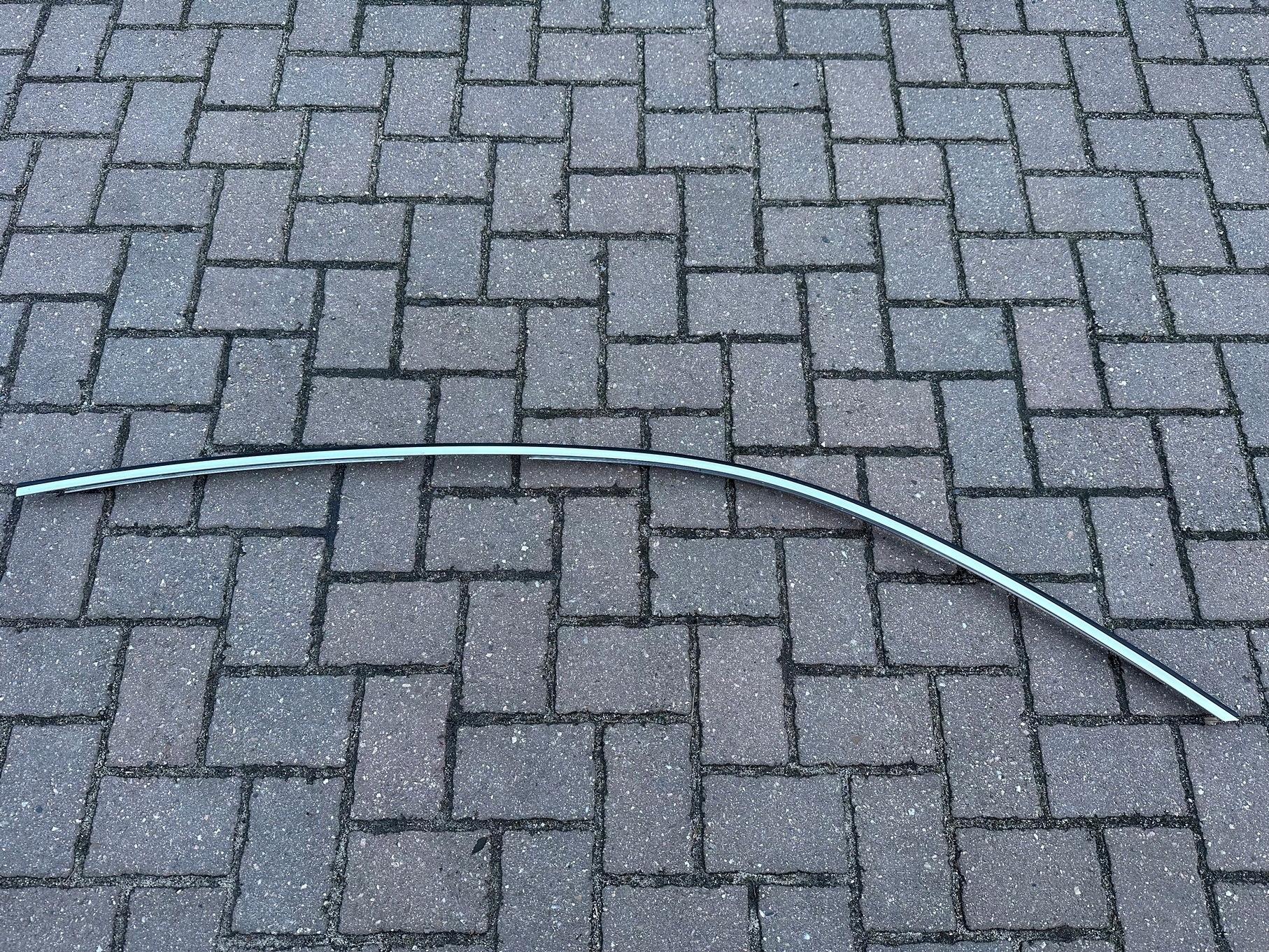 8W8853704 - AUDI A5 F5 8W SPORTBACK накладка на крышу хром правая