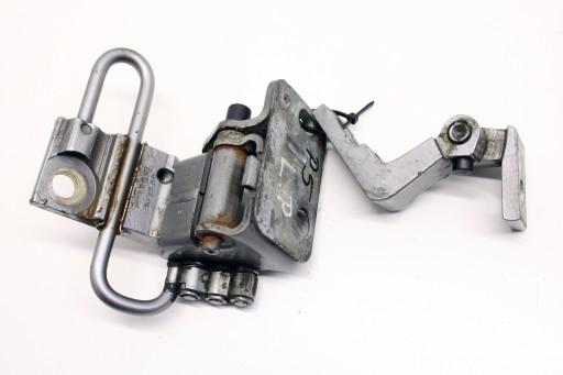 4B0831411B - AUDI A6 C5 петля двери левая передняя LY7Q