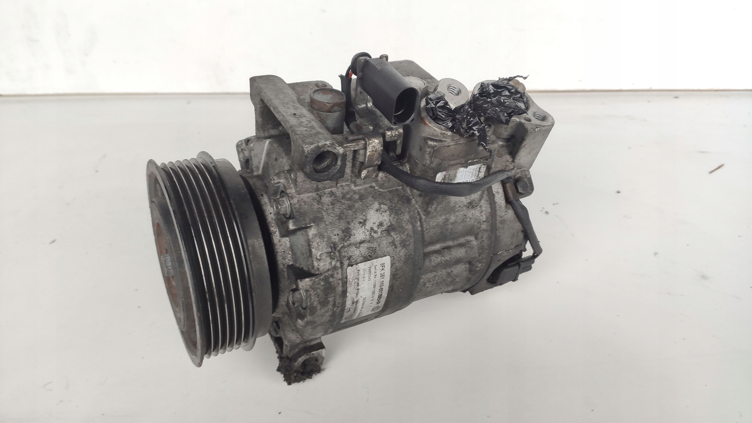 8FK351110881 - AUDI A6 C6 A4 B7 2.0 TDI компрессор кондиционера