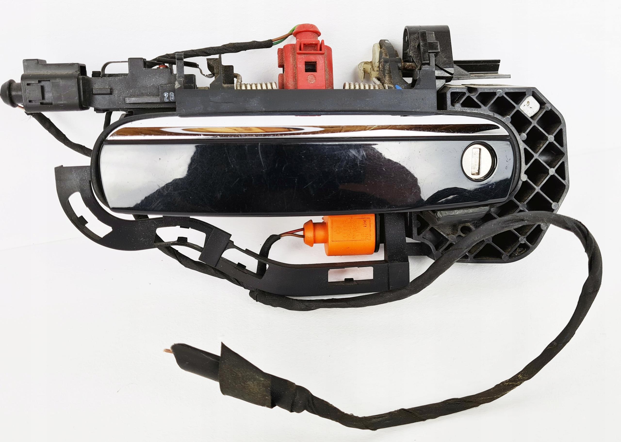 LY9B - AUDI A6 C6 ручка двери левая передняя KEYLESS GO