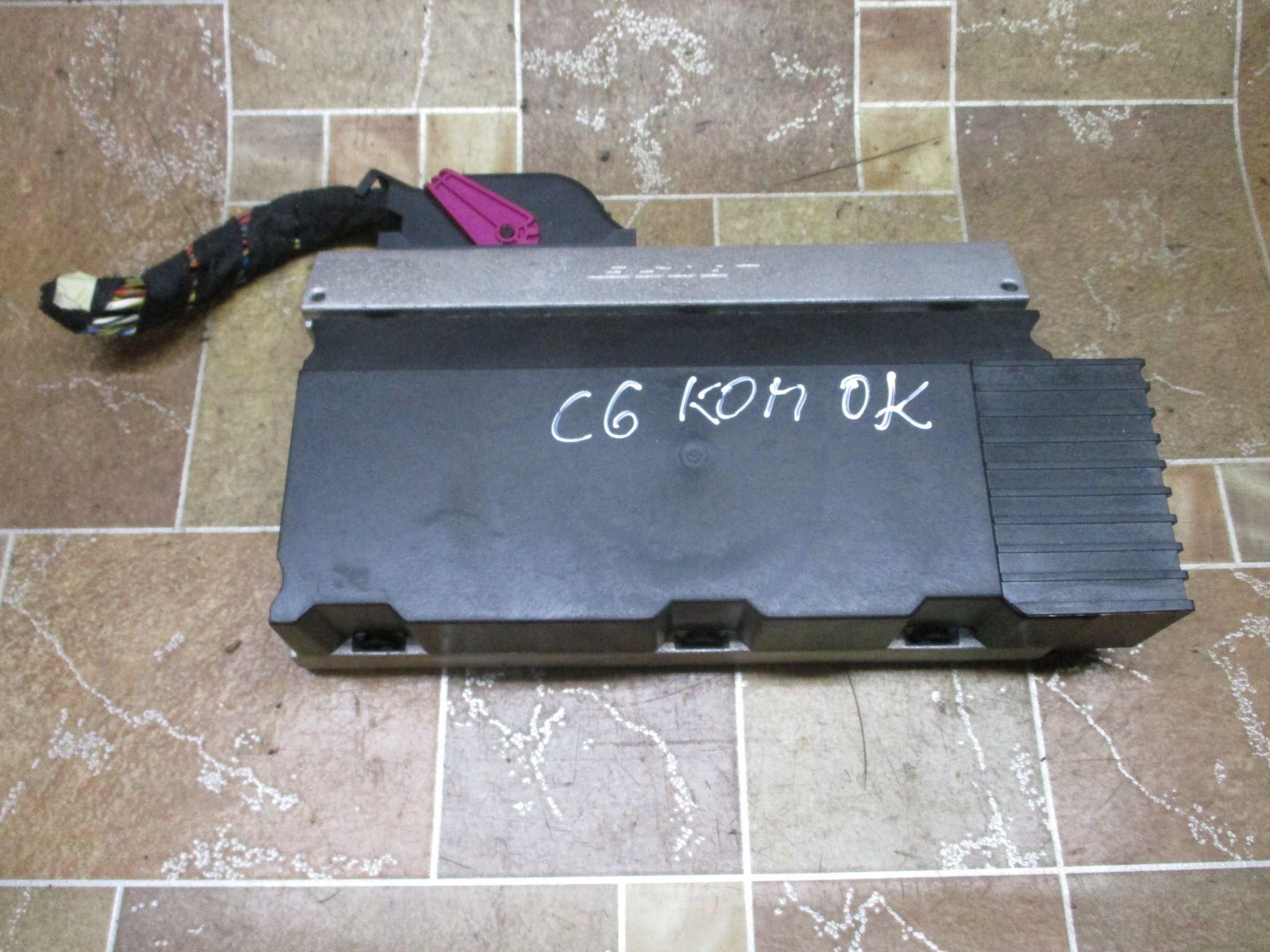 AUDI A6 C6 универсал усилитель BOSE 4F0035223J