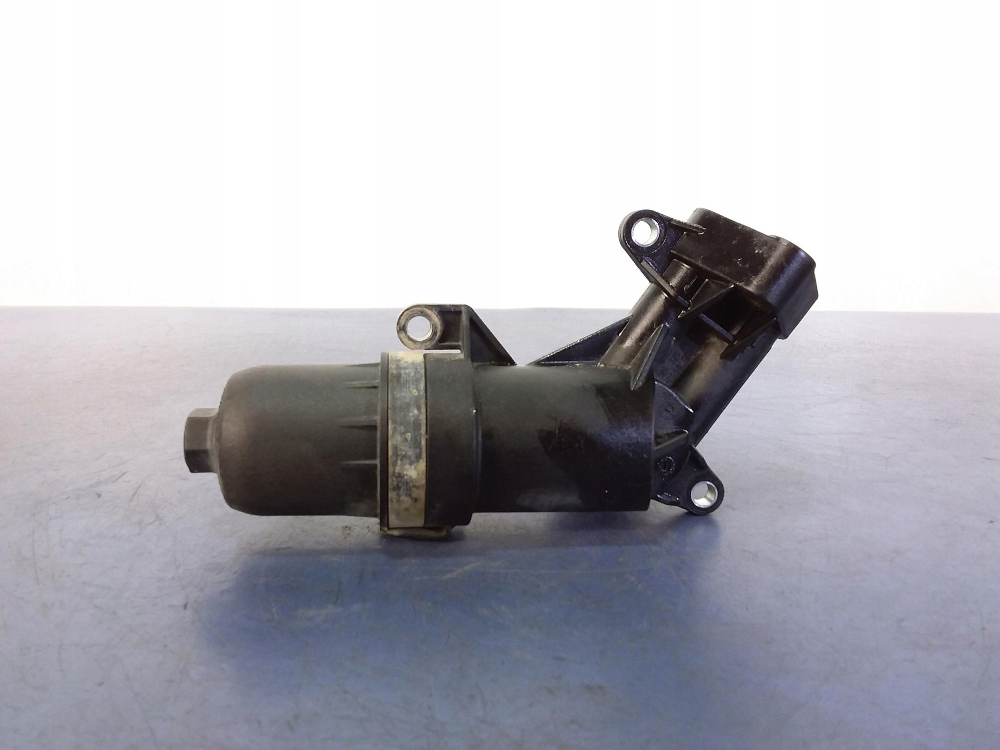 Корпус масляного фильтра AUDI A6 C7 3.0 TDI 0B5325060