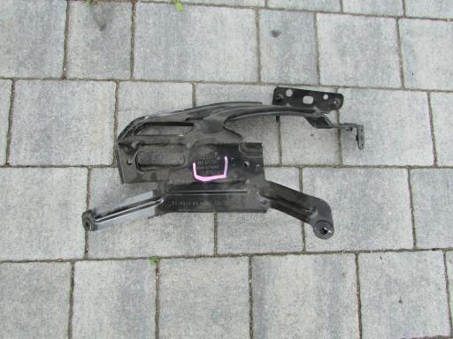 AUDI A6 кронштейн крыла левый 4K0821131