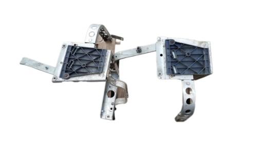 4D0121333C - AUDI A8 D2 крепление крыла кронштейн левый и правый