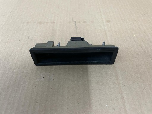 4E0827565A - AUDI A8 D3 ручка микропереключатель багажника 4E0827565A