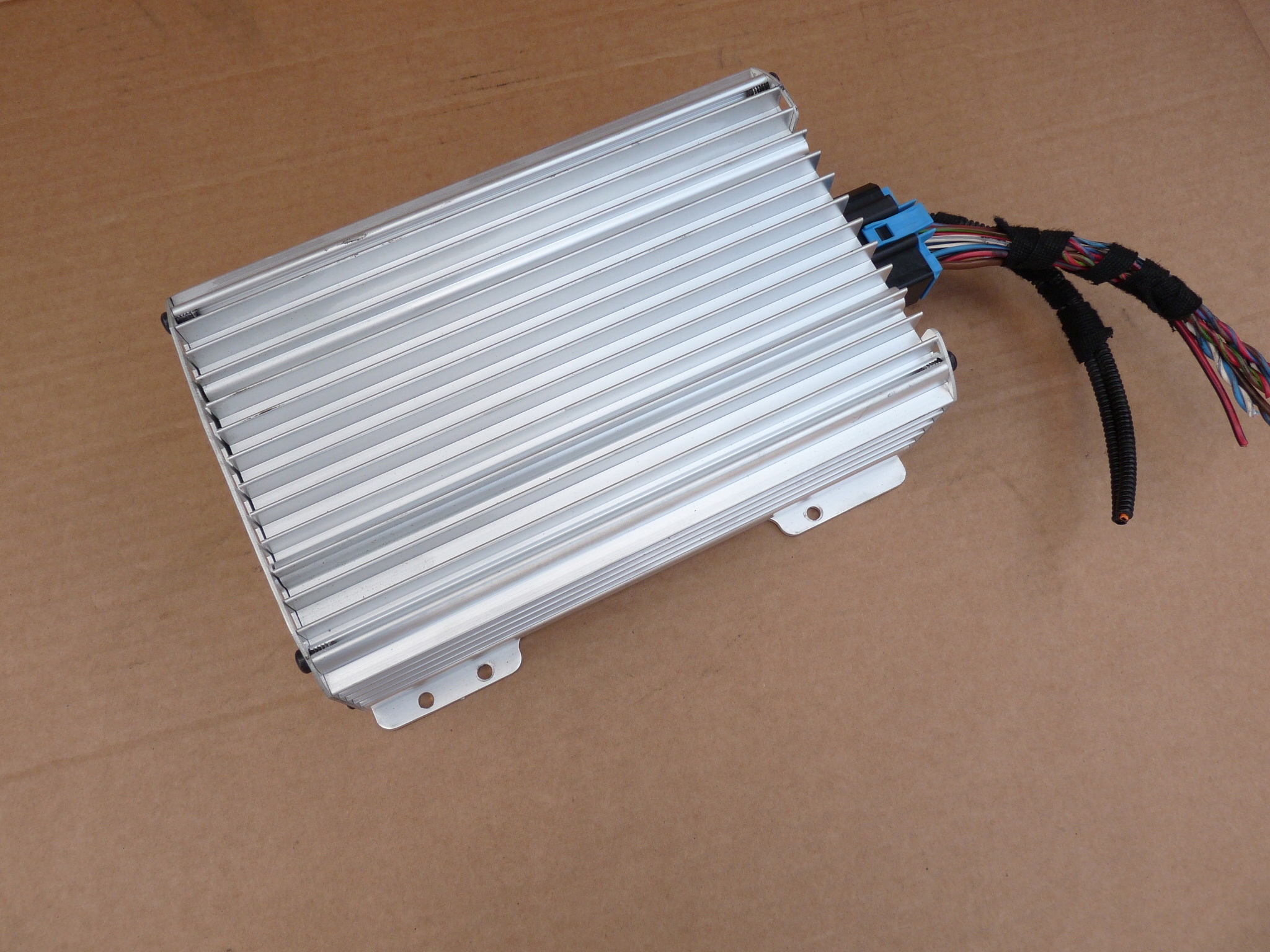 Audi A8 D3 аудио усилитель 4E0035223D 4E0910223J