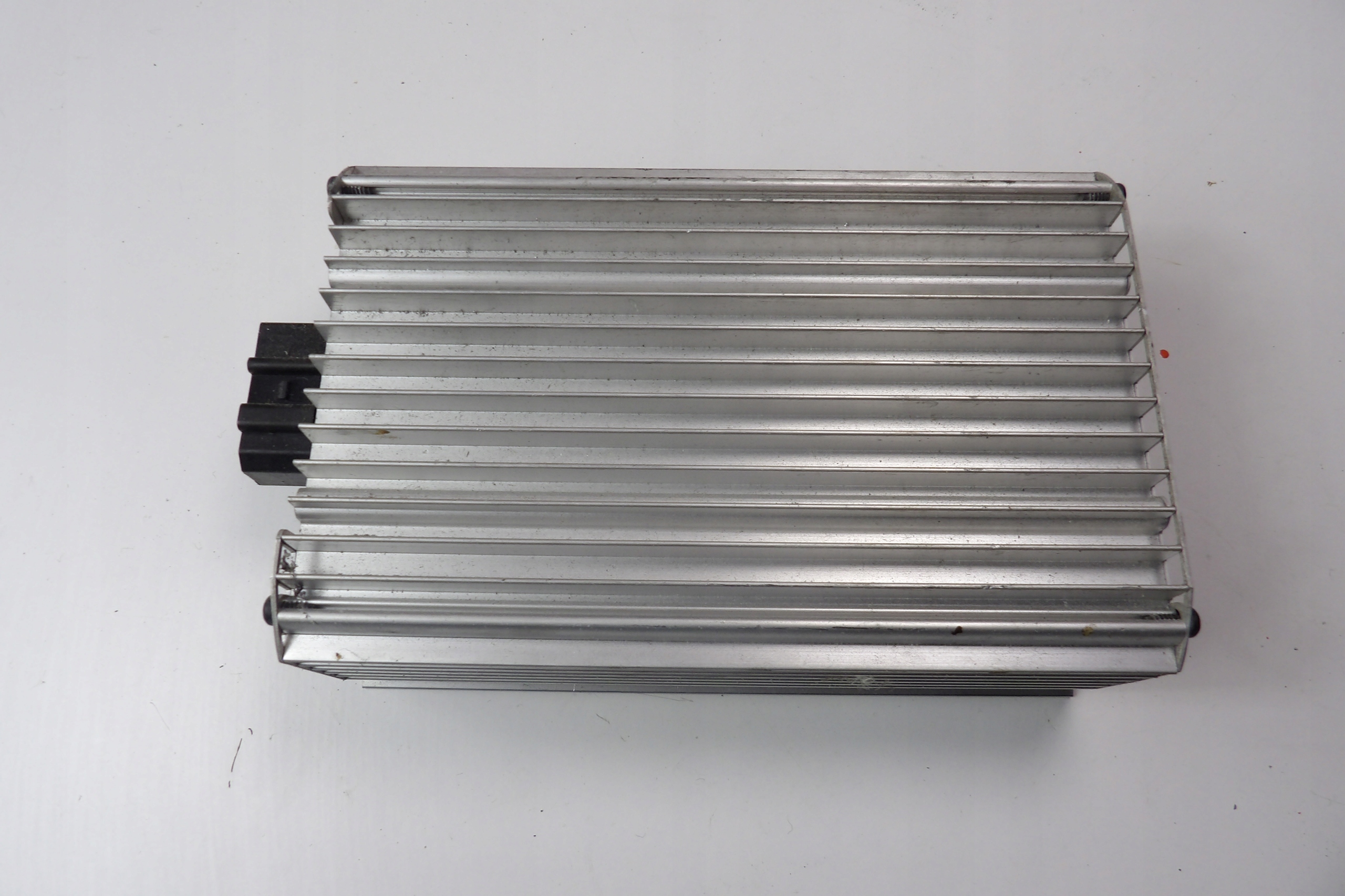 2003r - AUDI A8 D3 аудио усилитель