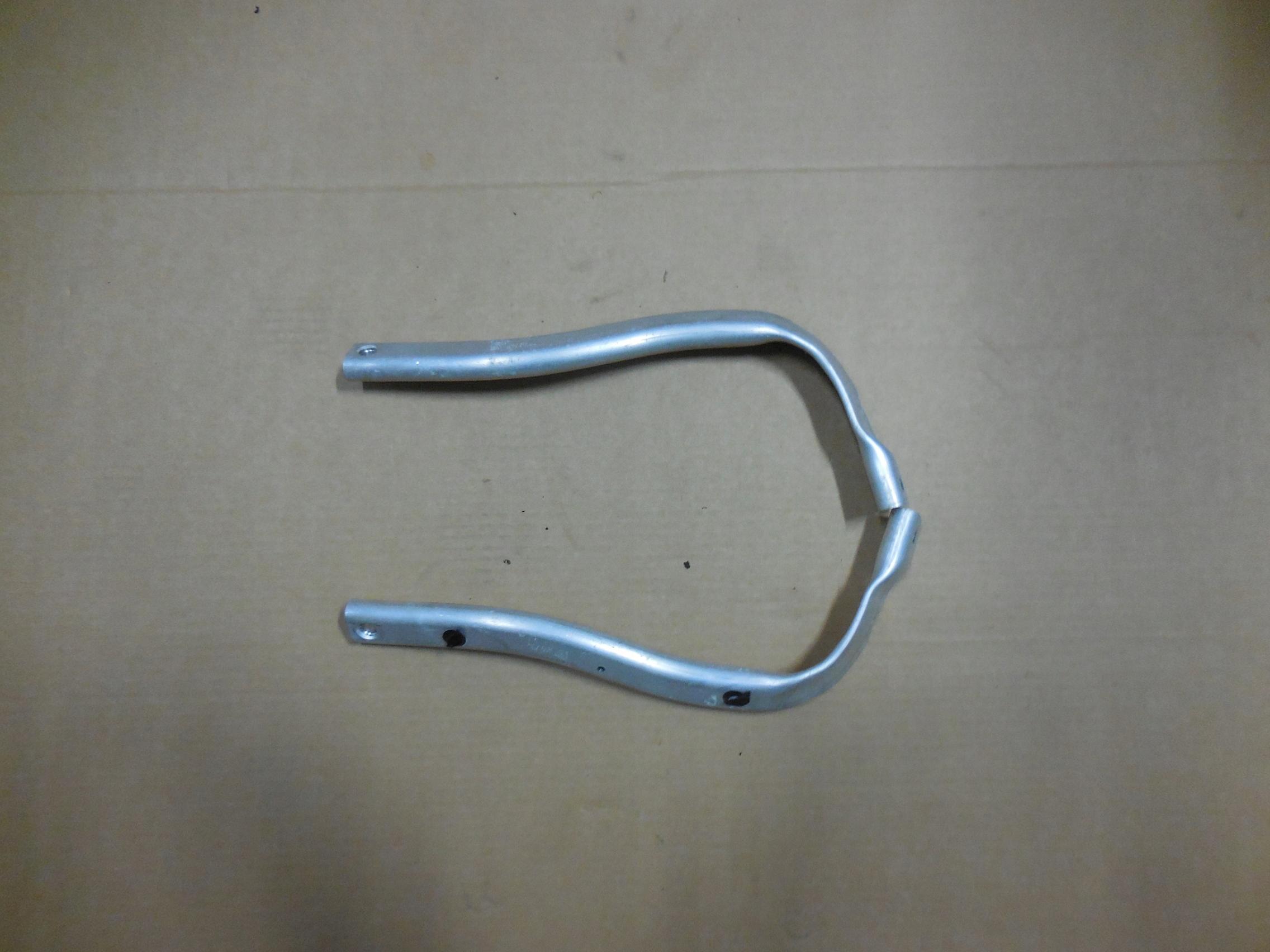 AUDI A8 d4 кронштейн крила 4H0821259C 4H0821260C