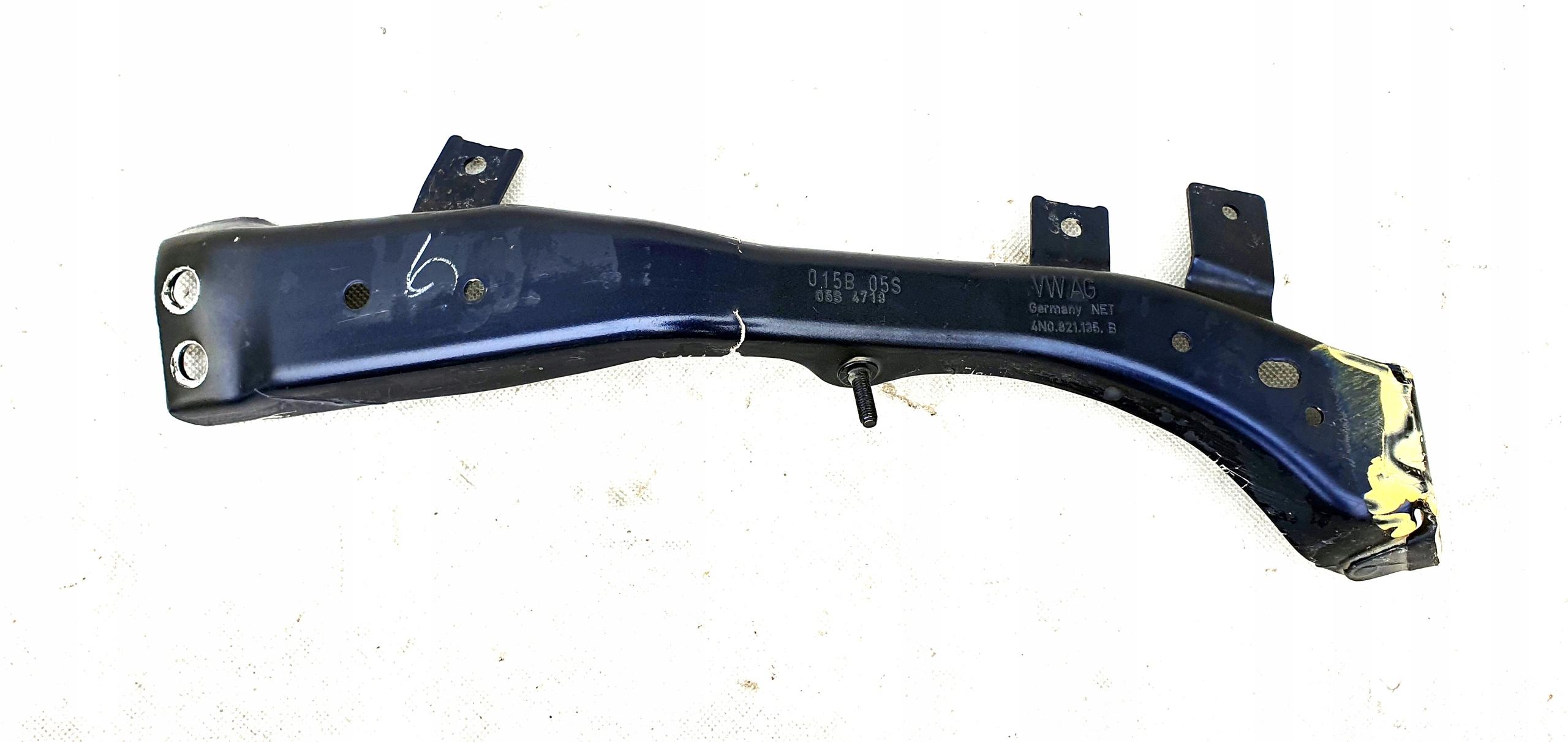AUDI A8 D5 кронштейн крыла левый 4N0821135 B
